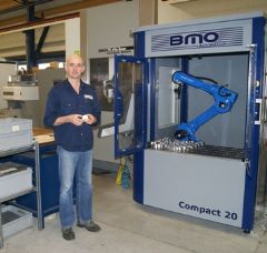 Met BMO los- en laad robotcel continu produceren