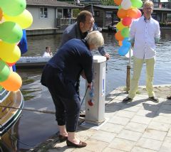 Eerste duo-oplaadzuil in Friesland in gebruik genomen