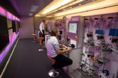 Hollander Techniek ontwikkelde drie mobiele practicumwagens voor OTIB-studenten