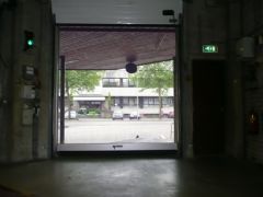 Snelroldeuren met insectengaas licht- en luchtdoorlatend en hygiënisch