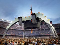 Podium U2’s 360o Tour wordt opgebouwd met Enerpac’s Synchronous Lifting System