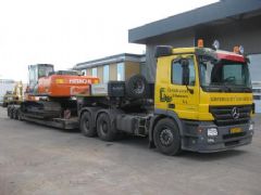 Emeco levert Hitachi ZX250LC-3 graafmachine aan Grondverzet Vilsteren.